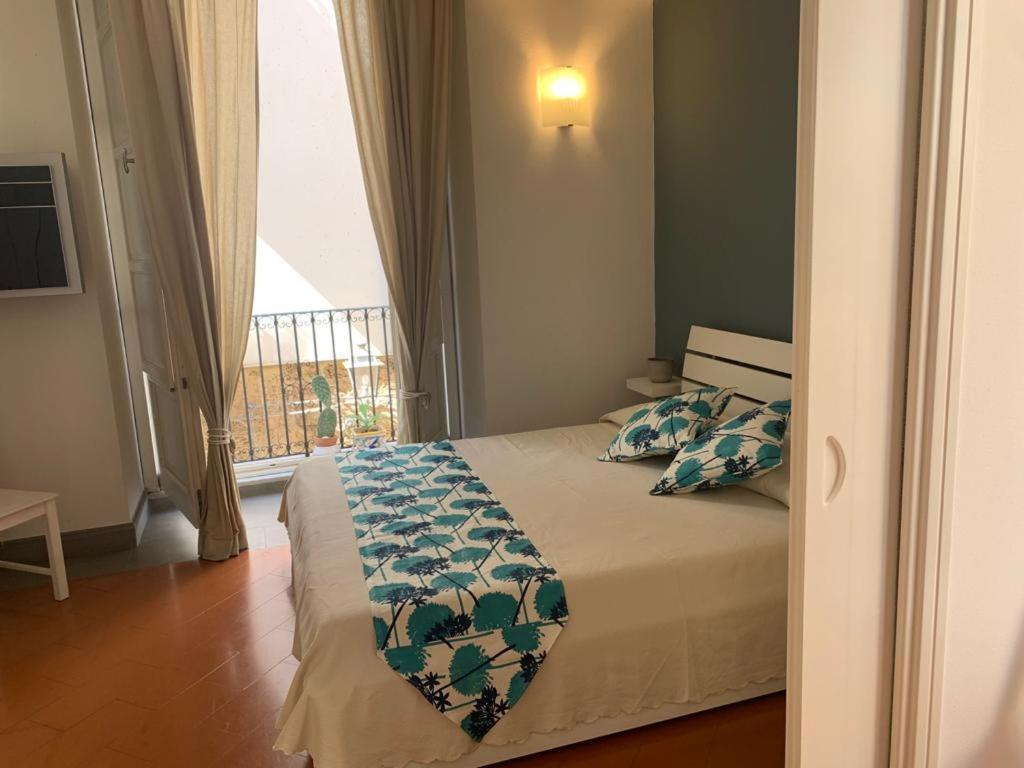 Palazzo Sambuca - & *
